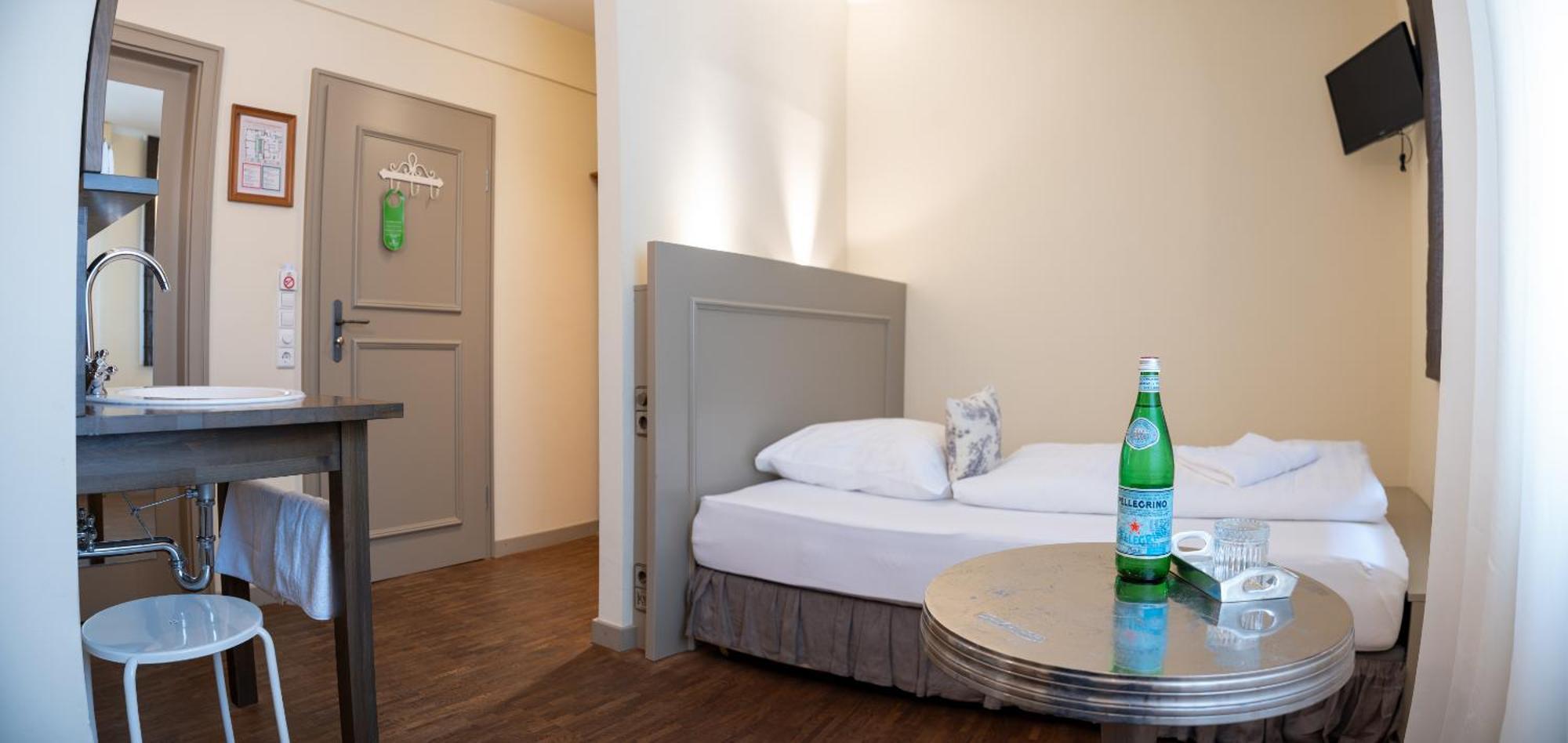 Friedrich Von Schiller Hotel Bietigheim-Bissingen Bagian luar foto